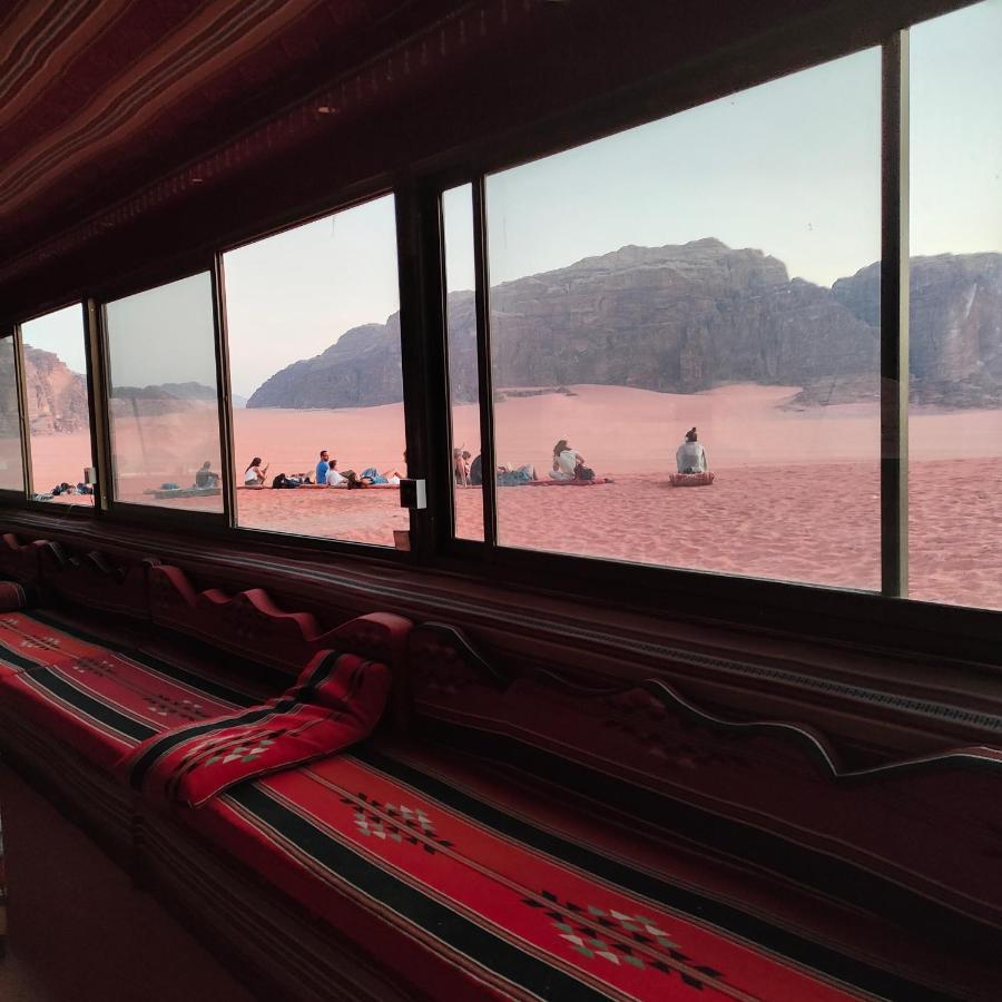 ホテルRotana Camp ワディ ・ラム エクステリア 写真