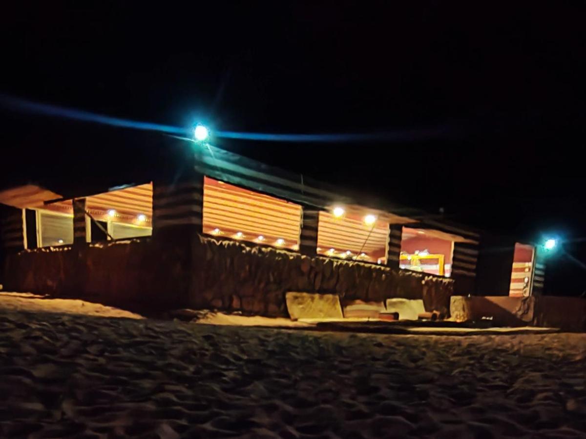 ホテルRotana Camp ワディ ・ラム エクステリア 写真